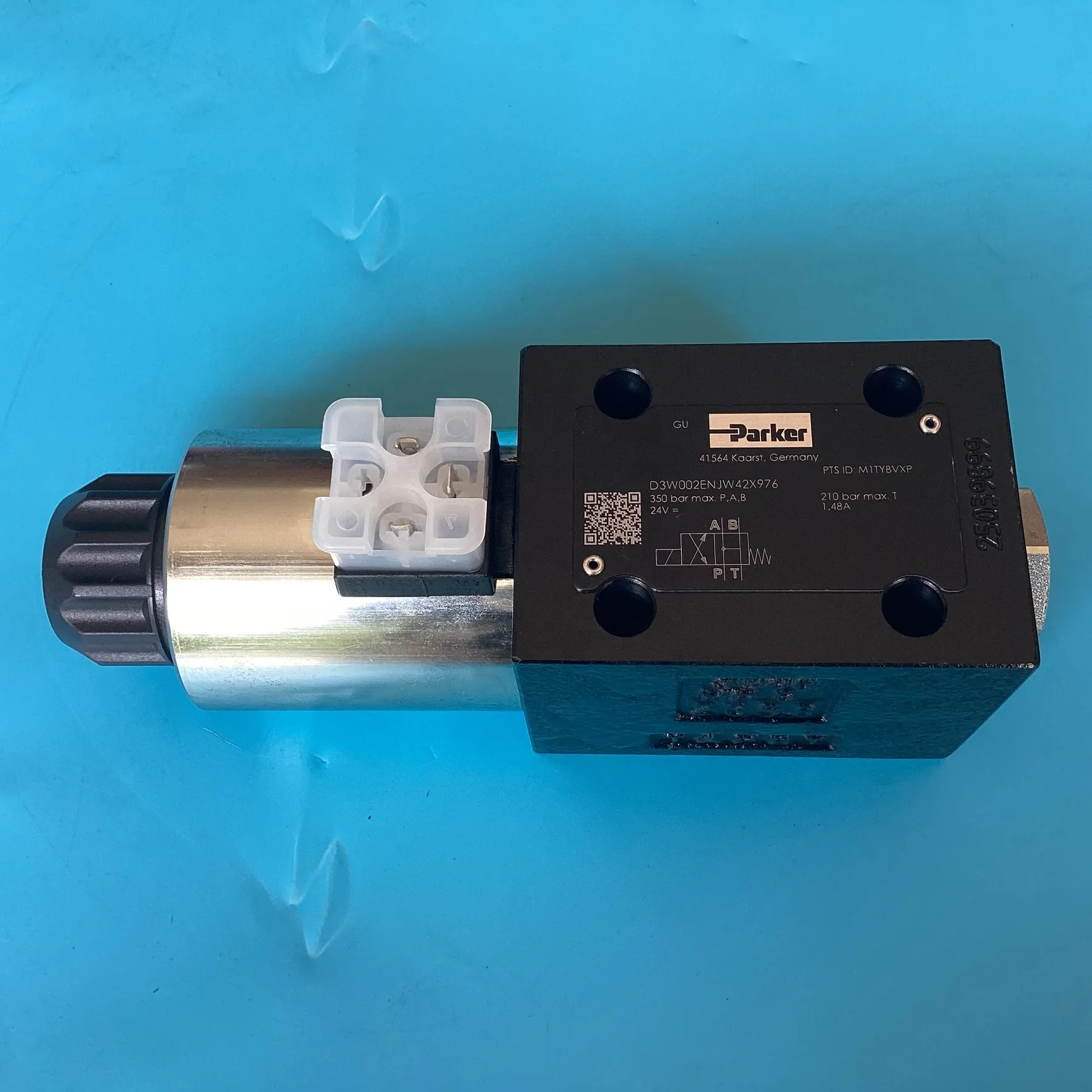Parker D3W002ENJWX976 Directional Control Valve NG10 CETOP5 Hydraulic Solenoid Valve 4 Way 350 Bar Manifold Block Valves