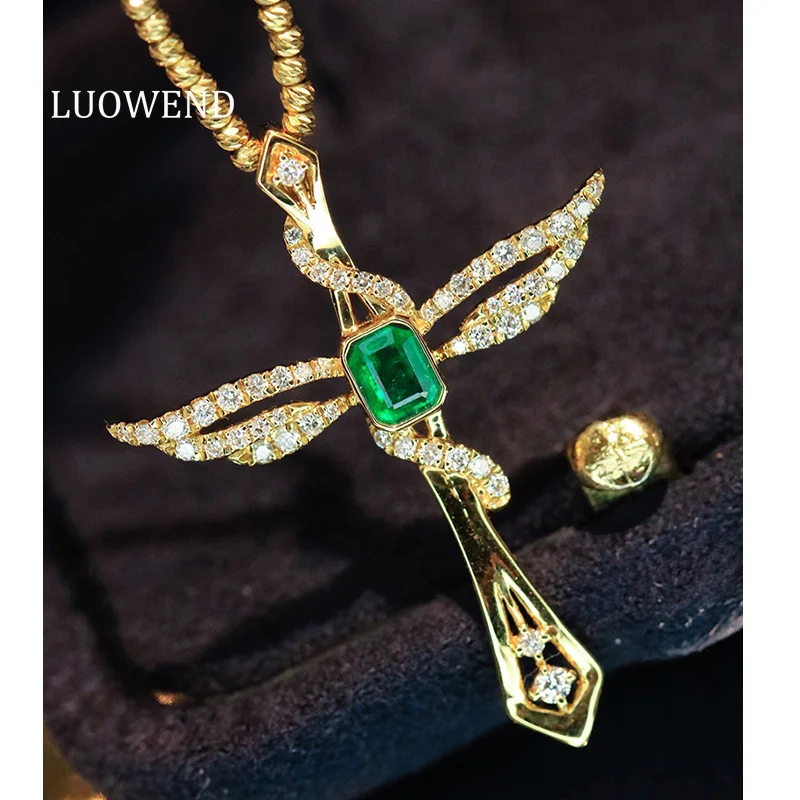 

LUOWEND 100% 18K Yellow Gold Pendant Luxury Elegant Style Shiny Diamond Natural Emerald Cross Pendant for Women Fine Jewelry
