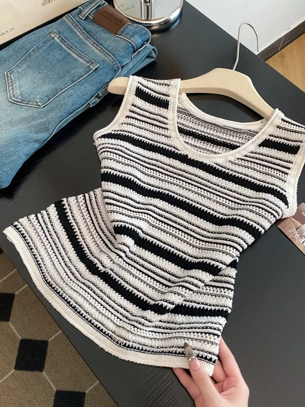 Korean Sle Bla White Striped Hollow out ort round Ne Svel Knitted Vest Women's Slim Fit Versatile Summer Top