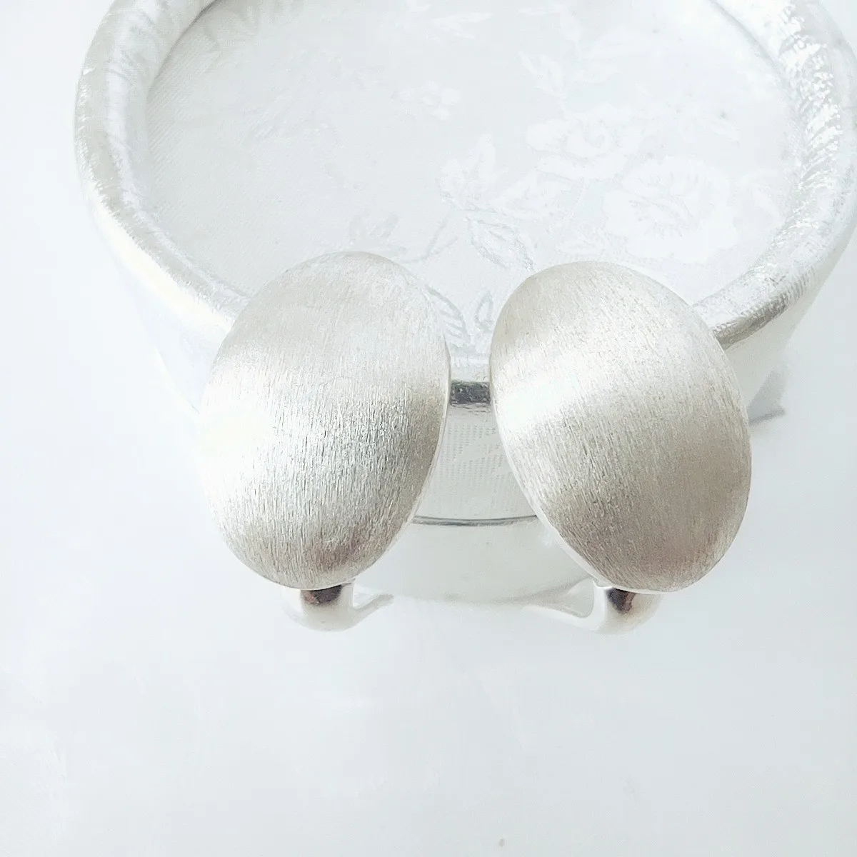 

KJJEAXCMY Brand Boutique Jewelry 925 Sterling Silver Brushed Ear Buckle Women's Luxury