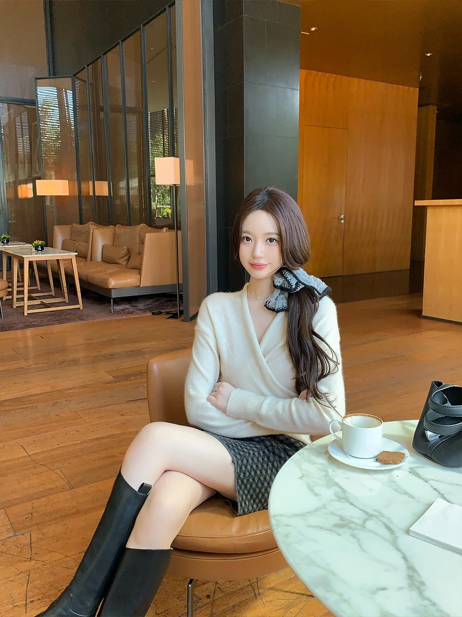 

Женский вязаный свитер Achi Camere с V-образным вырезом, мягкий, облегающий, винтажный, с длинными рукавами, однотонный, китайского производства