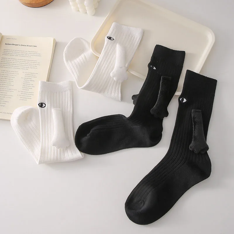 1 Pair Cute Women's Holding Hands Socks Funny Girlfriends Lovers Socks Black And White Pure Cotton Deodorant Medium Tube Socks