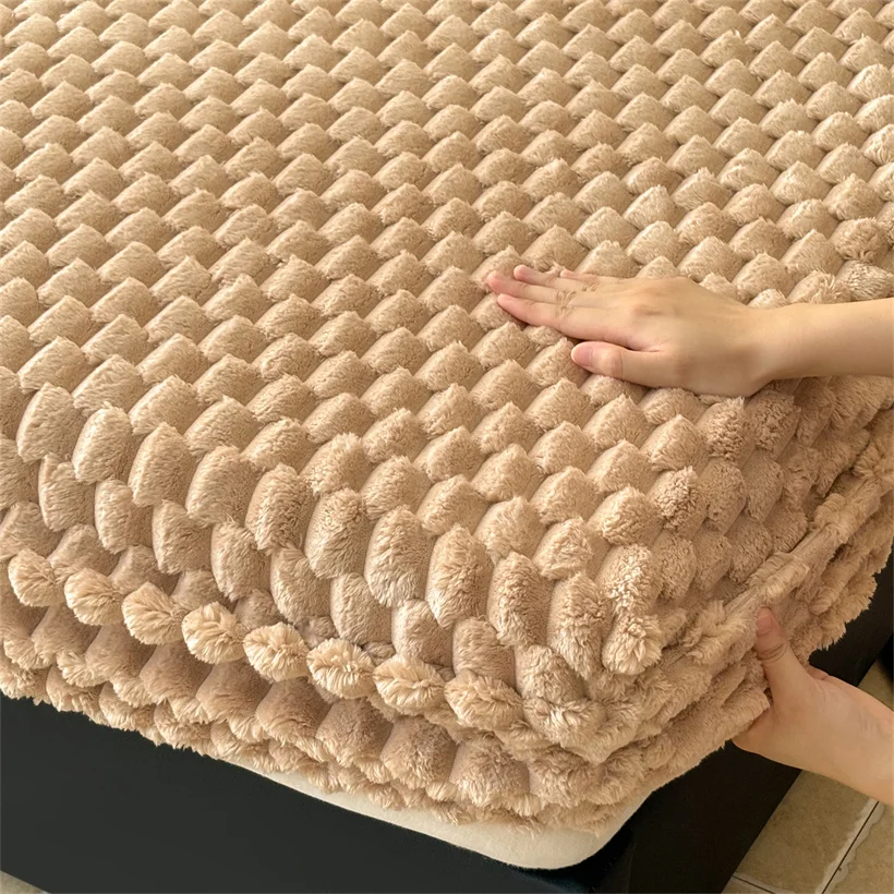 Thicken Fluffy Plush Mattress Cover Fitted Sheet Winter Thermal Warm Bed Cover Velvet Bed Sheet with Elastic Band 140/160/200cm