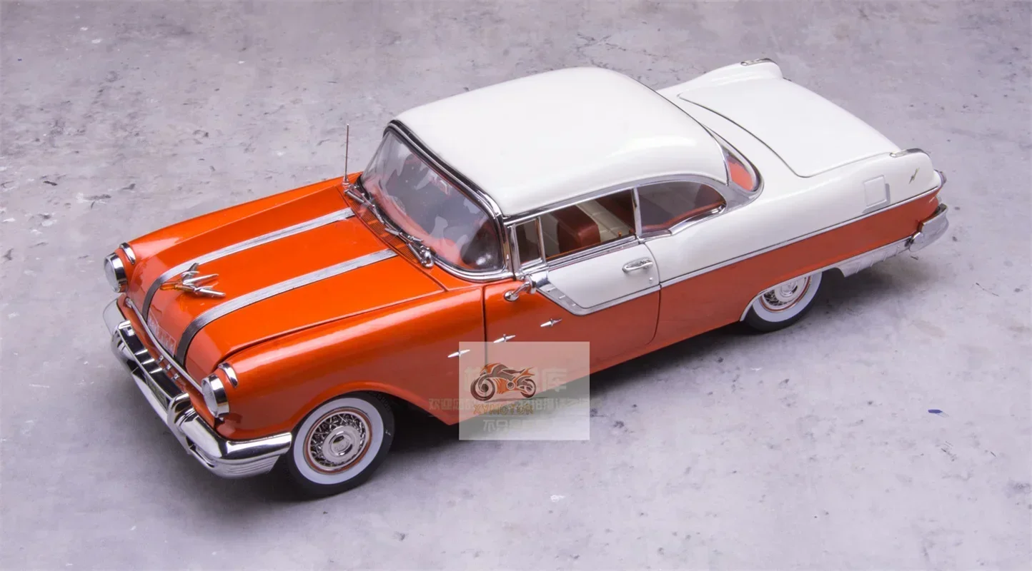 Modelo de carro Sunstar-Diecast para Pontiac Chief 1955, brinquedo marrom e azul branco, presentes Hobby, coleção de ornamentos 1/18