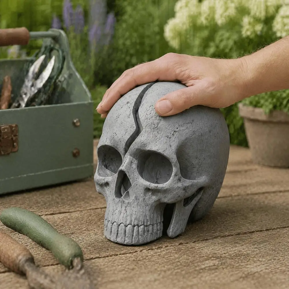 Solar Garden Lights Cracked Skull Solar Garden Light Waterproof Halloween Pathway Lamp Outdoor Patio Resin Yard Decor with Auto