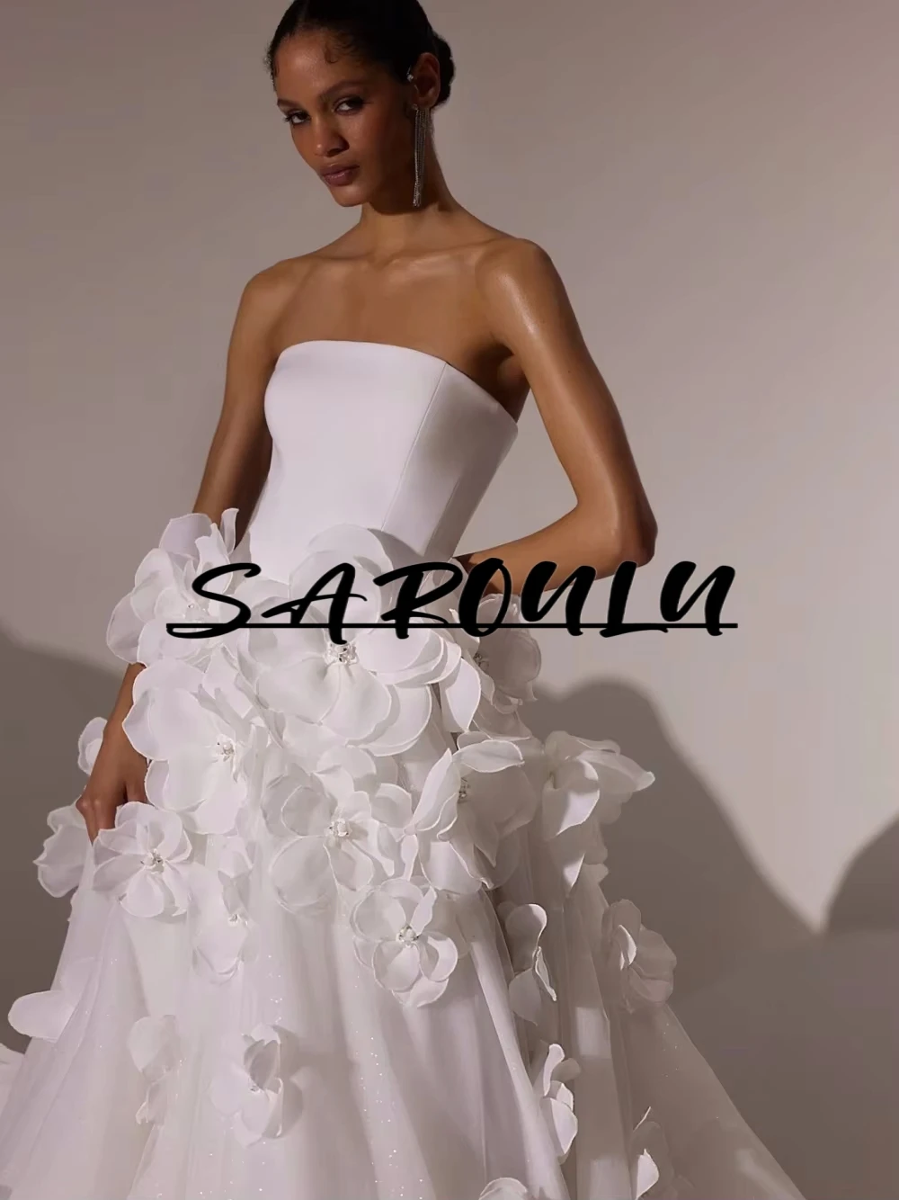 

Chic White Beaded Flowers Wedding Dress Strapless Fashionable Corset Bride Customized Dreamy Shiny Plus Size Bridal Gown