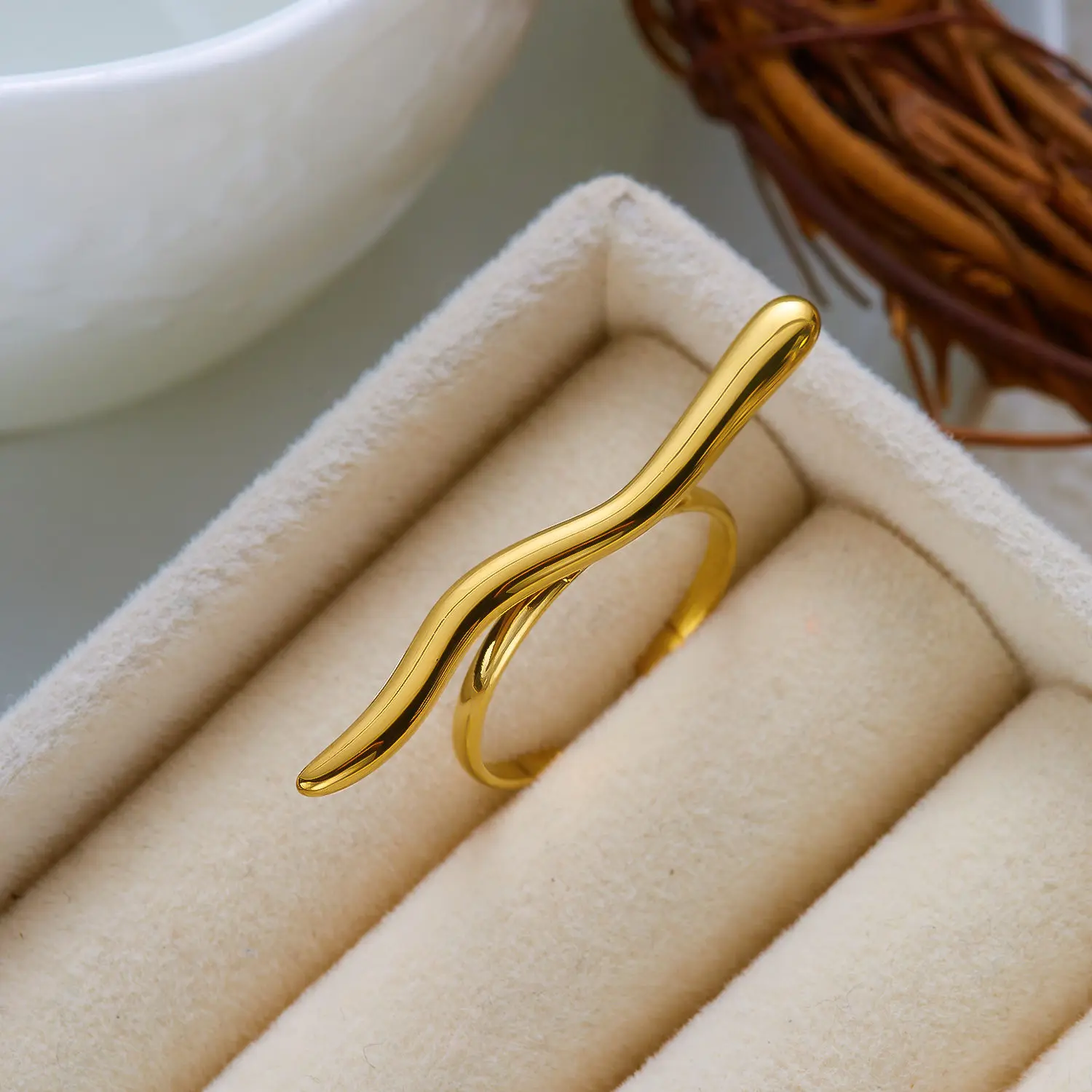 Minimalist Stainless Steel Wave Line Ring for Women Man Irregular Curved Bar Gold Tone Statement Fashion Ring Daily Jewelry Gift