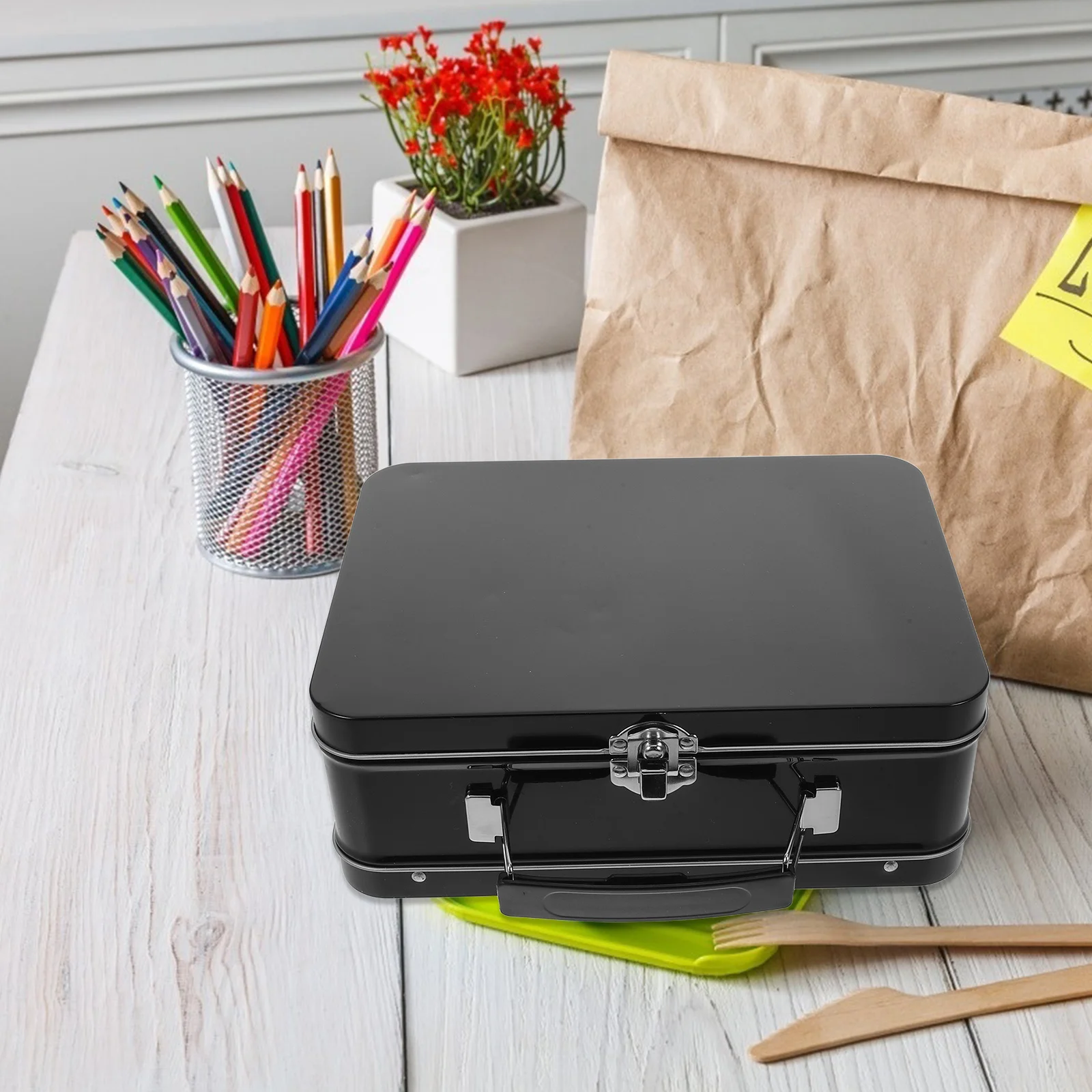 

Lunch Box Tinplate Sealed Design Integrated Flip Lid Secure Lock Portable Handle Meals Snacks Travel School Tin Lunchbox