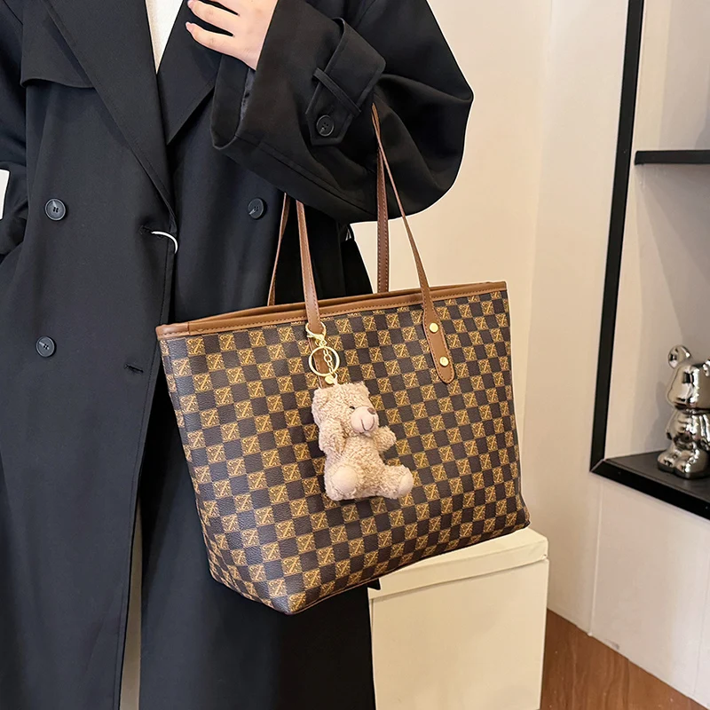 Trendy Korean Style Large Capacity Winter Tote Bag Fashionable Single Shoulder Bag for Commuting And Class Quality Handbag
