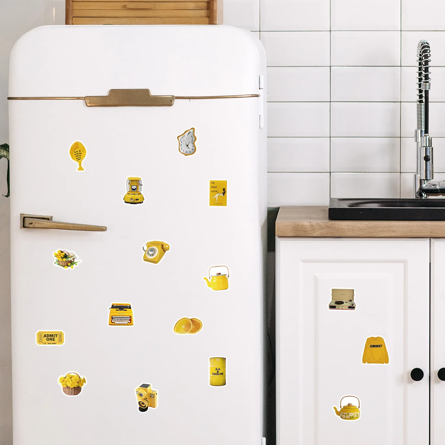 50 pezzi carino Ins stile giallo adesivo cartone animato telefono fai da te laptop bagagli skateboard graffiti decalcomanie divertimento per giocattoli per bambini regali