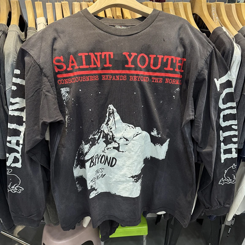 25AW Saint Youth متصدع صورة طباعة الأمريكية الرجعية الجرافيك تي شيرت Harajuku رسالة طويلة الأكمام الشارع الشهير الرجال
