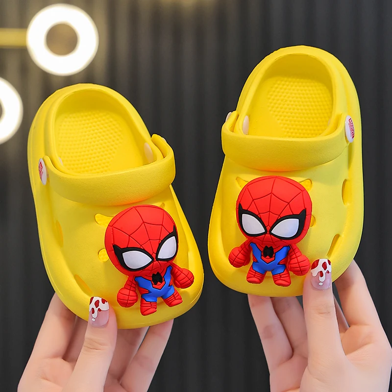 Pantofole per bambini Disney per ragazzi pantofole estive da spiaggia per interni Cartoon Spiderman Home morbide pantofole per bambini antiscivolo