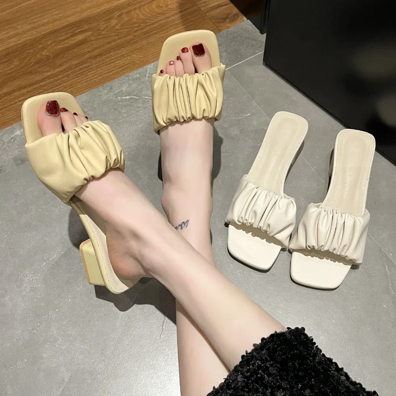 Neue Sommer Frauen Hausschuhe Sandalen Damen Weiche Bequeme Falten Sexy Starke High Heel Sandalen Mode High Heel Sandalen