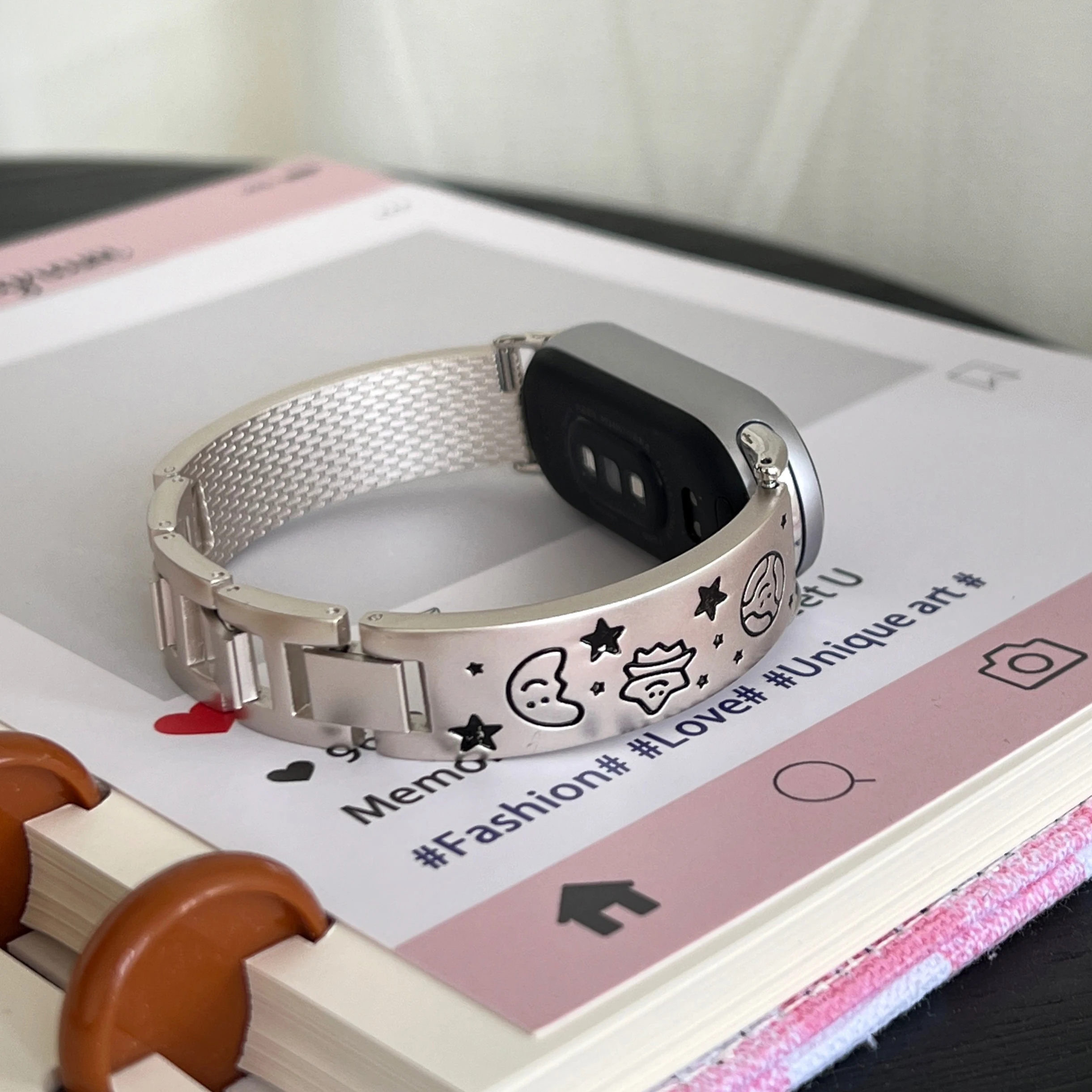 Graffiti Metal Strap Suitable for Xiaomi Smart Band 8 Strap Cute and Versatile Suitable for Xiaomi 9 Strap Star Moon Strap