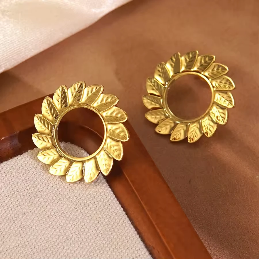 Sommermode-Accessoires: 18k vergoldete PVD-Edelstahl wasserdichte Sonnenblumen-Creolen