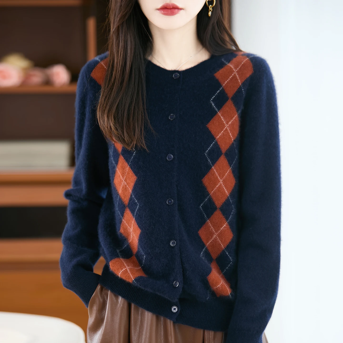 

Кардиган из 100% мериносовой шерсти, свитер, осень-зима, женская куртка с длинным рукавом и круглым вырезом, жаккардовая свободная вязаная куртка с бриллиантами, модная элитная куртка