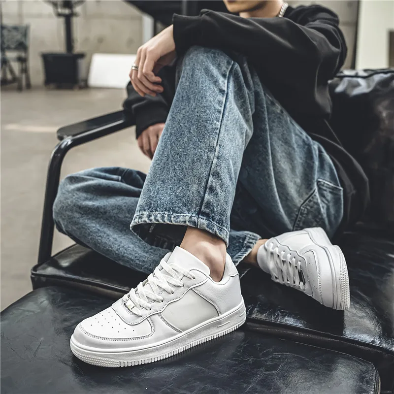 

New Outdoor Anti-slip and Wear-resistant Sports Shoes for Men with Vulcanized Flat Heels That Fit The Feet Comfortably