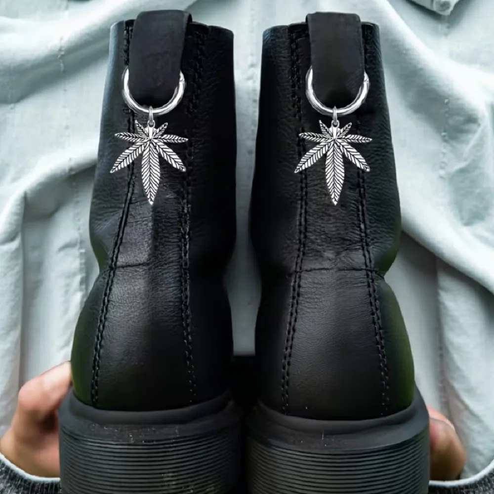 2pcs/set Gothic Maple Leaf Keychain Shoe Accessories with Leaf Pendants And Shoe Clips Shoe Decor