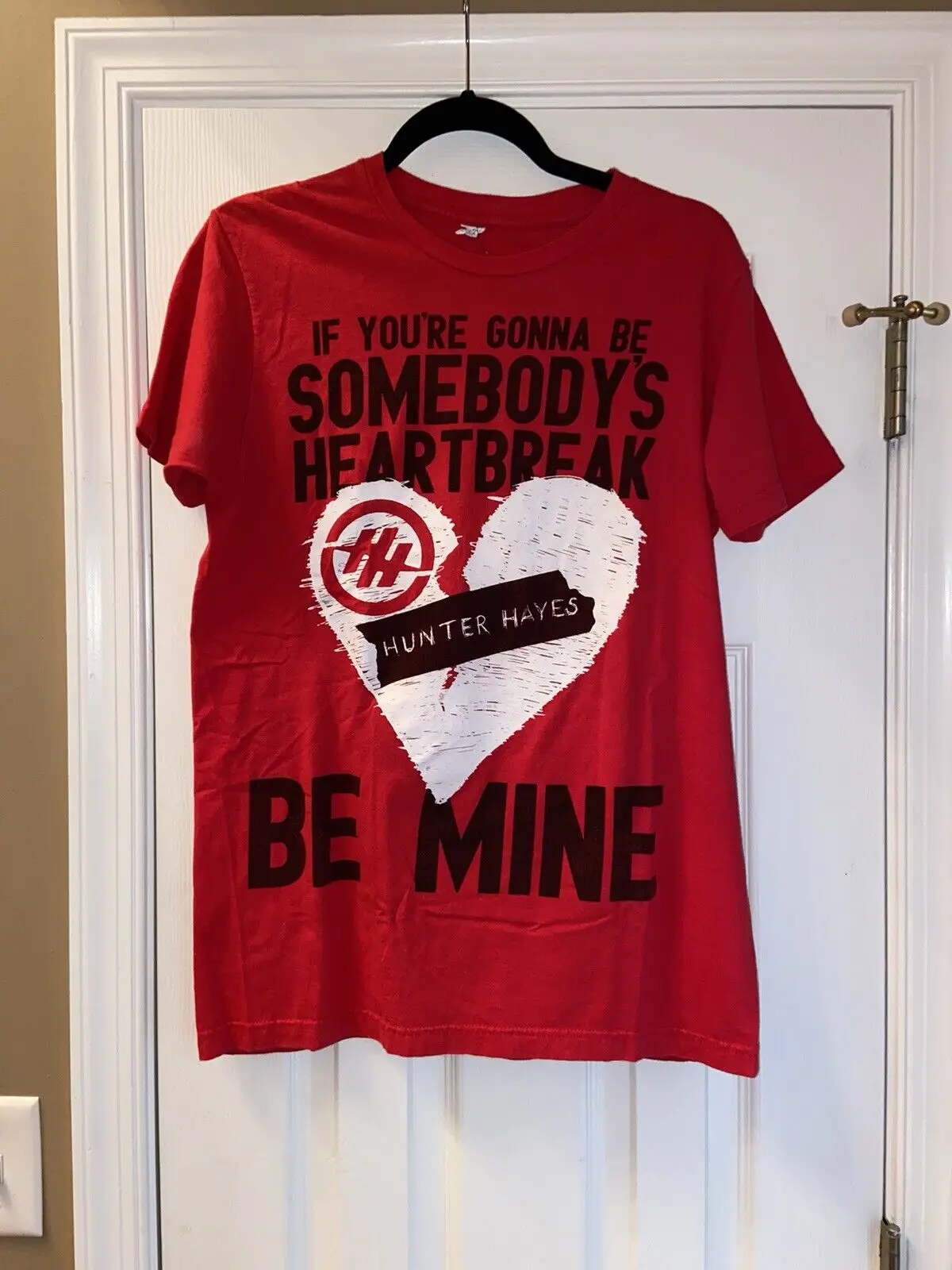 If You’re Gonna Be Somebody’s Heartbreak Be Mine Hunter Hayes Red T-Shirt Sz M