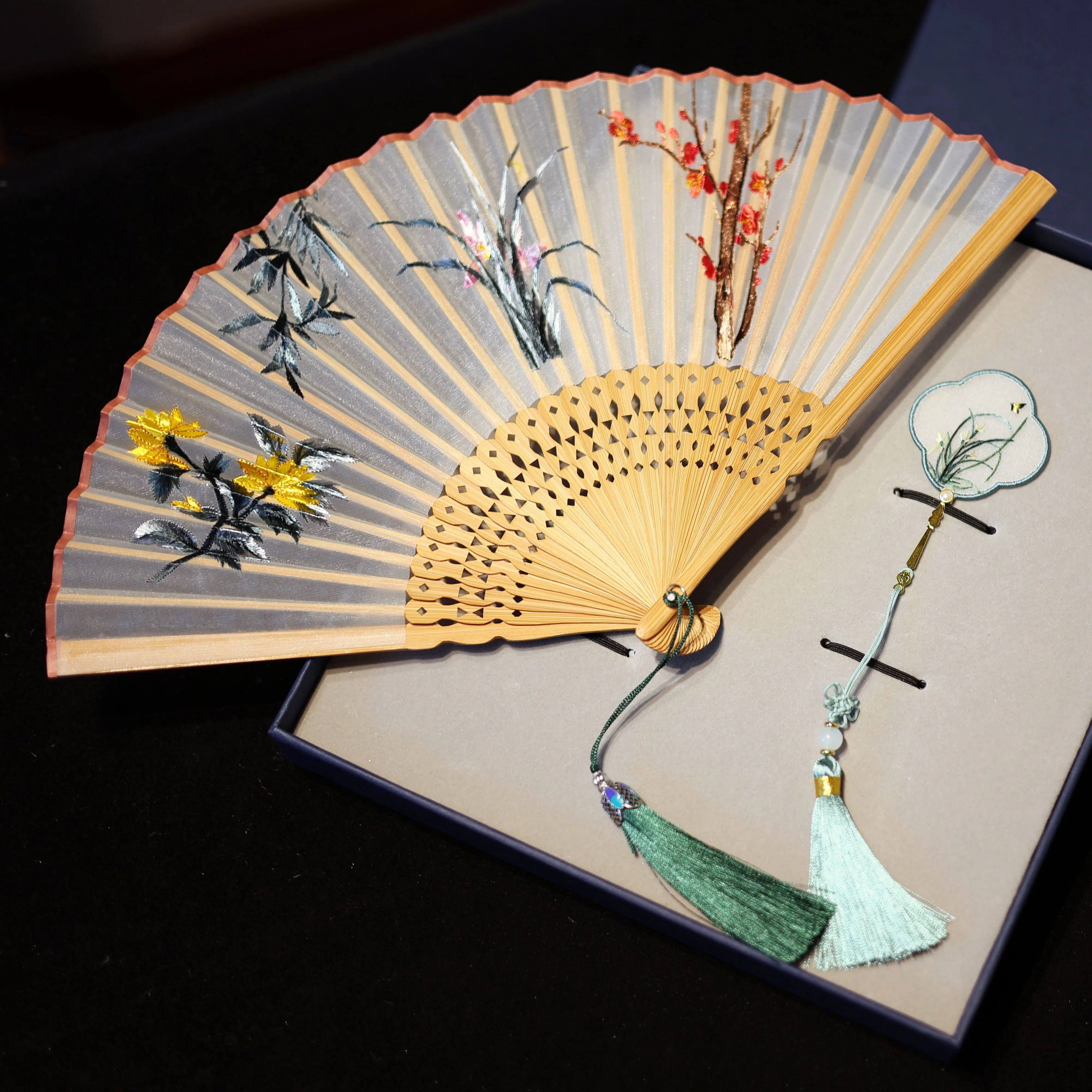 Suzhou Handmade Embroidery National Characteristic Gift Hand Double-Sided Folding Fan Bookmark Set Crafts