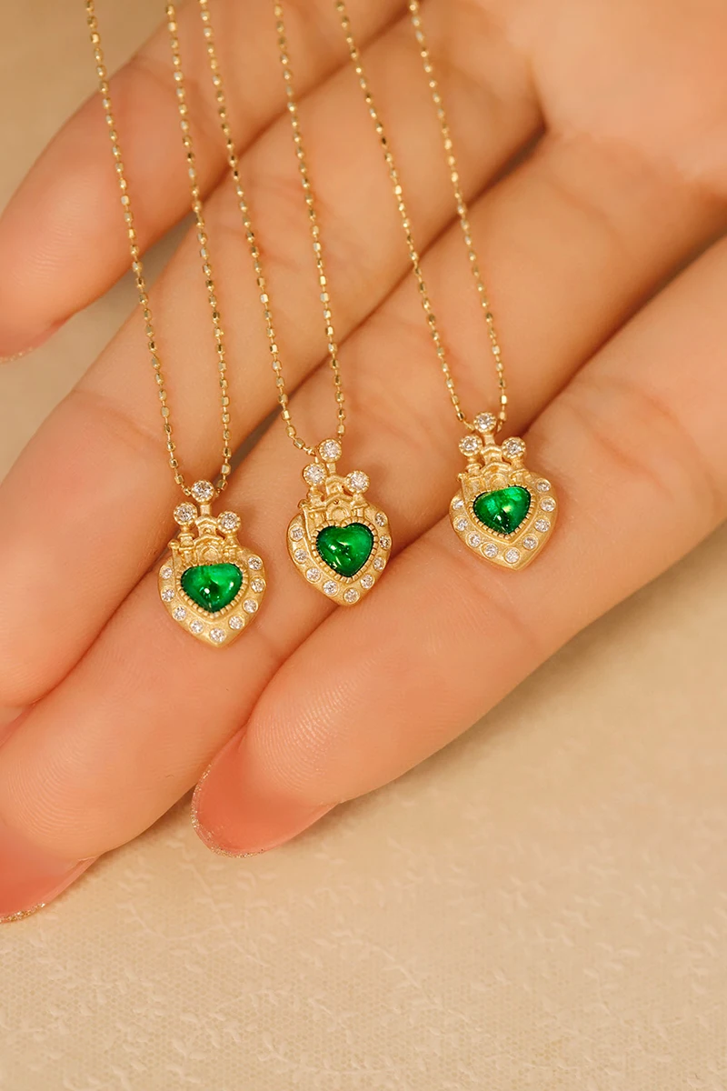 LUOWEND 18K Yellow Gold Necklace Shiny Diamond Natural Emerald Pendant Necklace for Women Romantic Heart Shape Wedding Jewelry