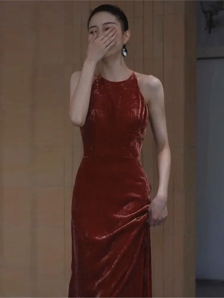 

A fashionable and fishtail dress for a velvet toasting and appreciation banquet