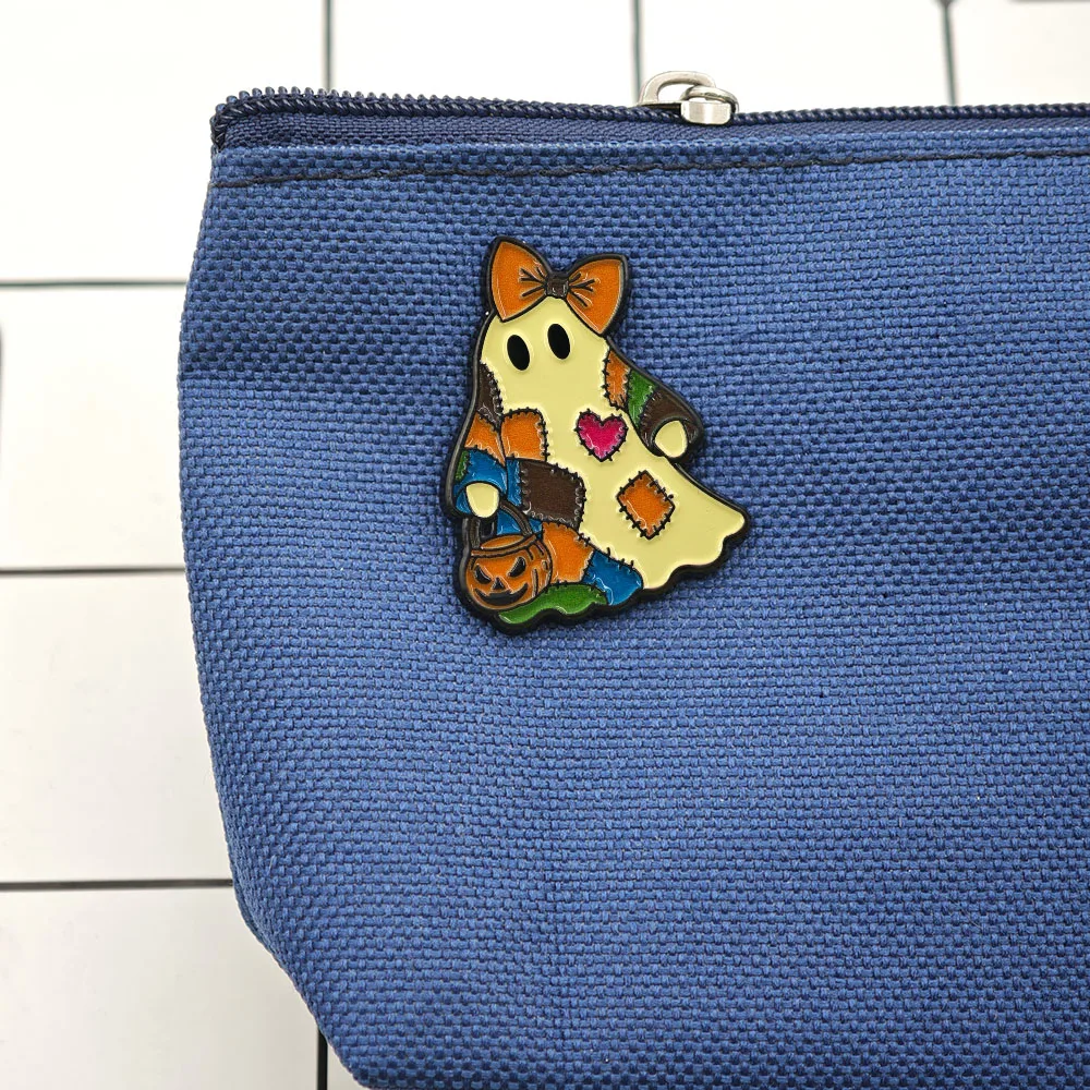 Halloween-Broschen mit Schleifenmuster, niedliche Patchwork-Geister-Emaille-Anstecknadeln, Kürbis-Eimer-Abzeichen, Kawaii-Tier-Schmuck, Anstecknadeln für Revers, Accessoire, Geschenk – Detail 7