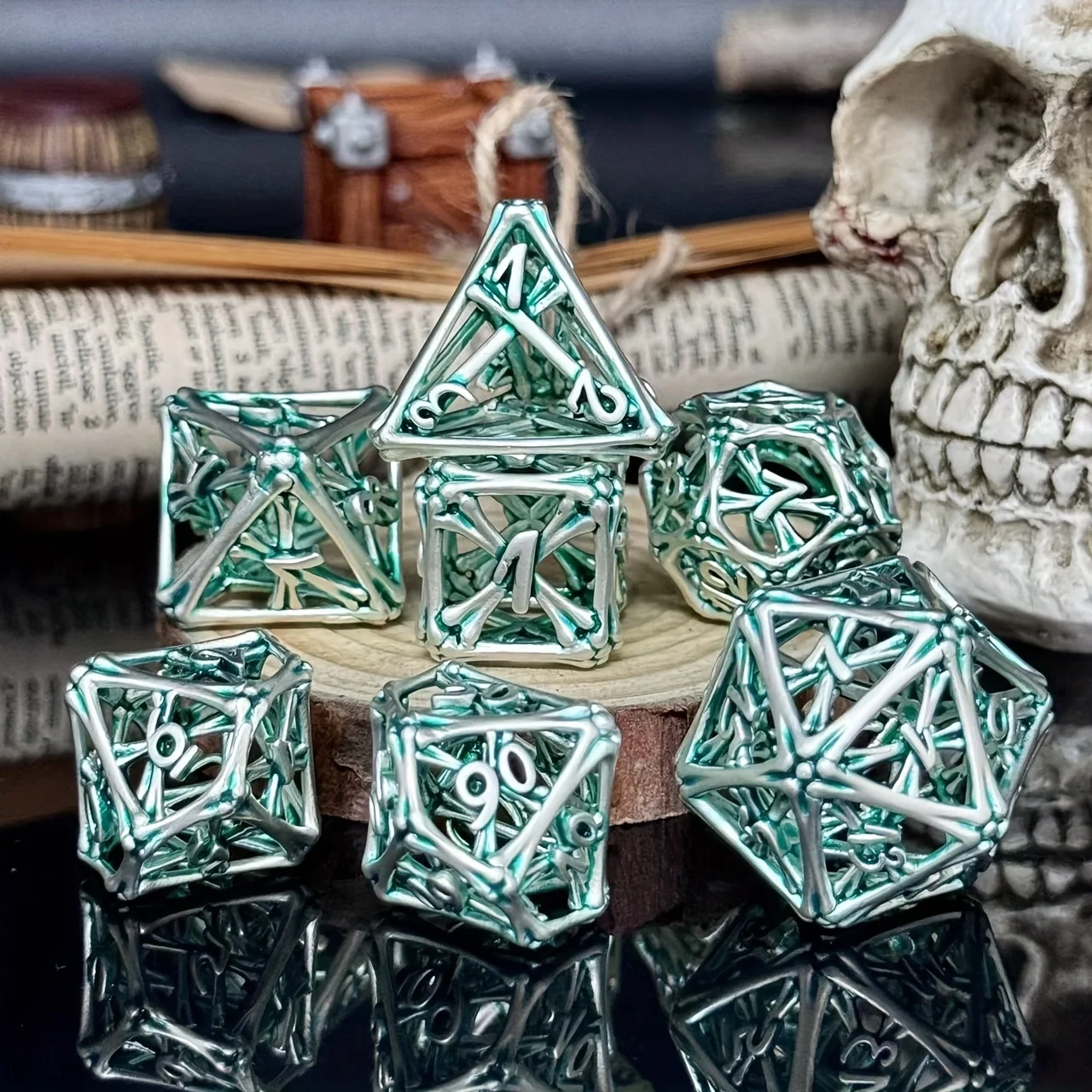 

DND Polyhedral Dice Hollow Metal Dice Set 7pcs Gift Suitable for Dungeons & Dragons RPG Game