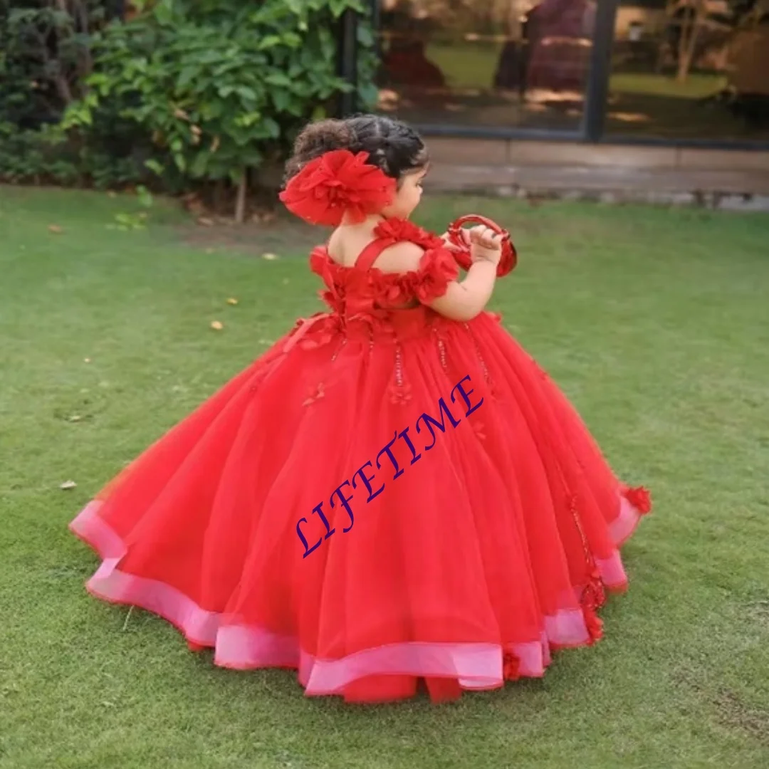 Abito da ragazza di fiori carino e soffice rosso personalizzato con design a spalle scoperte Adatto per feste di compleanno per bambini Feste da ballo Bridesma