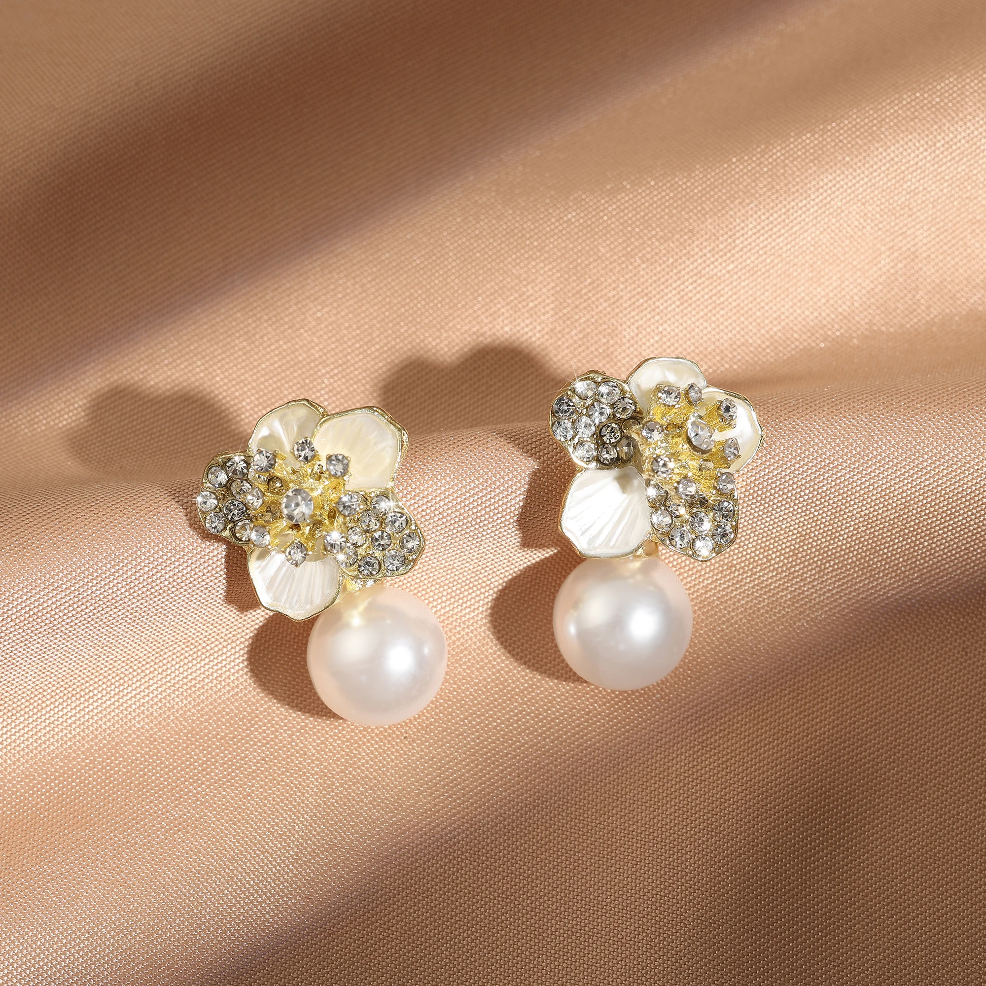 UILZ 2024 New French White Enamel Camellia Pearl Dangle Earrings For Women Luxury Fashion Wedding Exquisite Jewelry