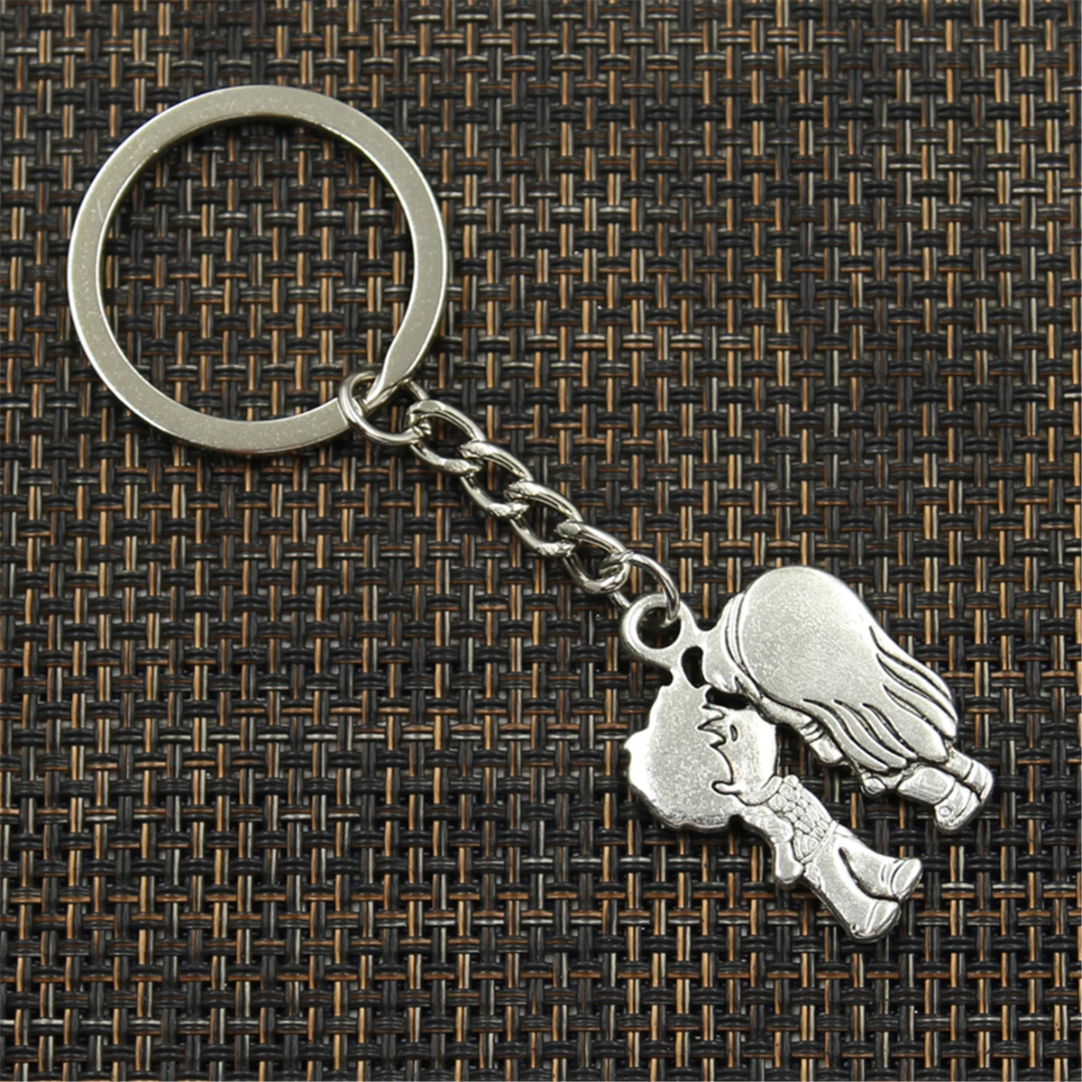 سلسلة مفاتيح سيارة بلون فضي للرجال ، سلسلة حامل معدني تصنعها بنفسك ، محب عتيق ، تقبيل أحبة ، هدية بدلاية ، موضة جديدة ، 31 × 23 ، 30