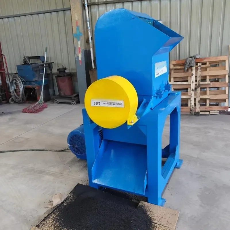 Low noise small tire block crusher for tire recycling crusher