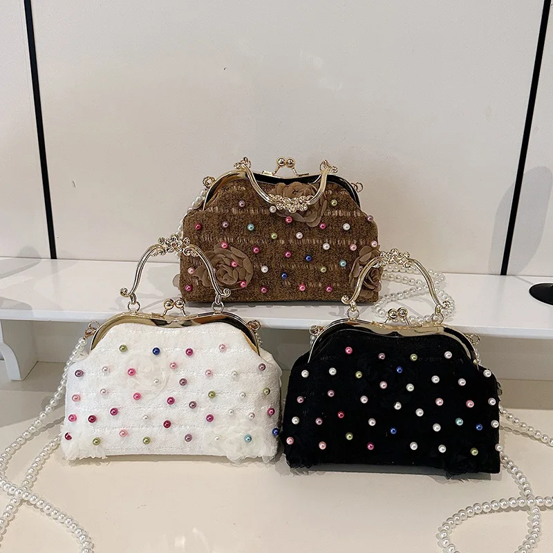 

2023 Новая женская сумка-ракушка с жемчужным акцентом, шикарная сумка через плечо под мышками с ремешком-цепочкой, элегантная сумка через плечо для свиданий и вечеринок