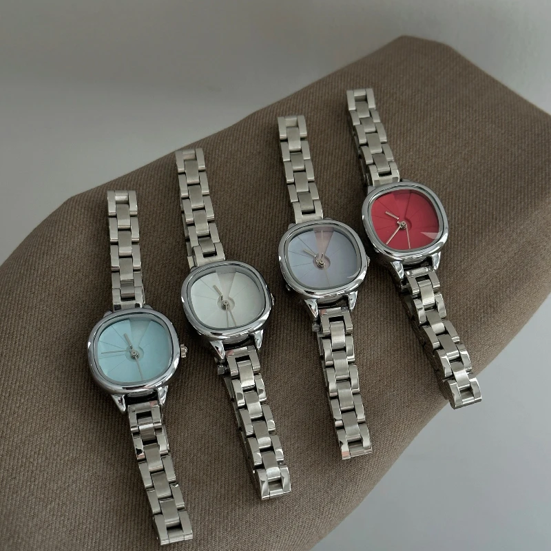 Fashionally simple quartz watch for ladies - 2025 new model. Compact and exquisite. Trendy for students. High-end ladies' watch.