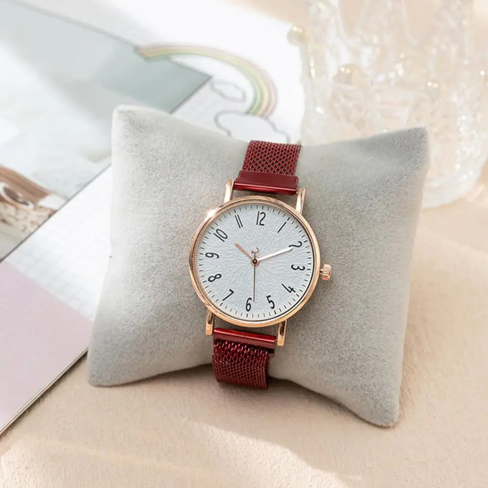 Lady Quartz Watch Round Dial Magnetic Connection Band No Delay High Accuracy Daily Commute Wristwatch Dating Timepiece 여성 시계