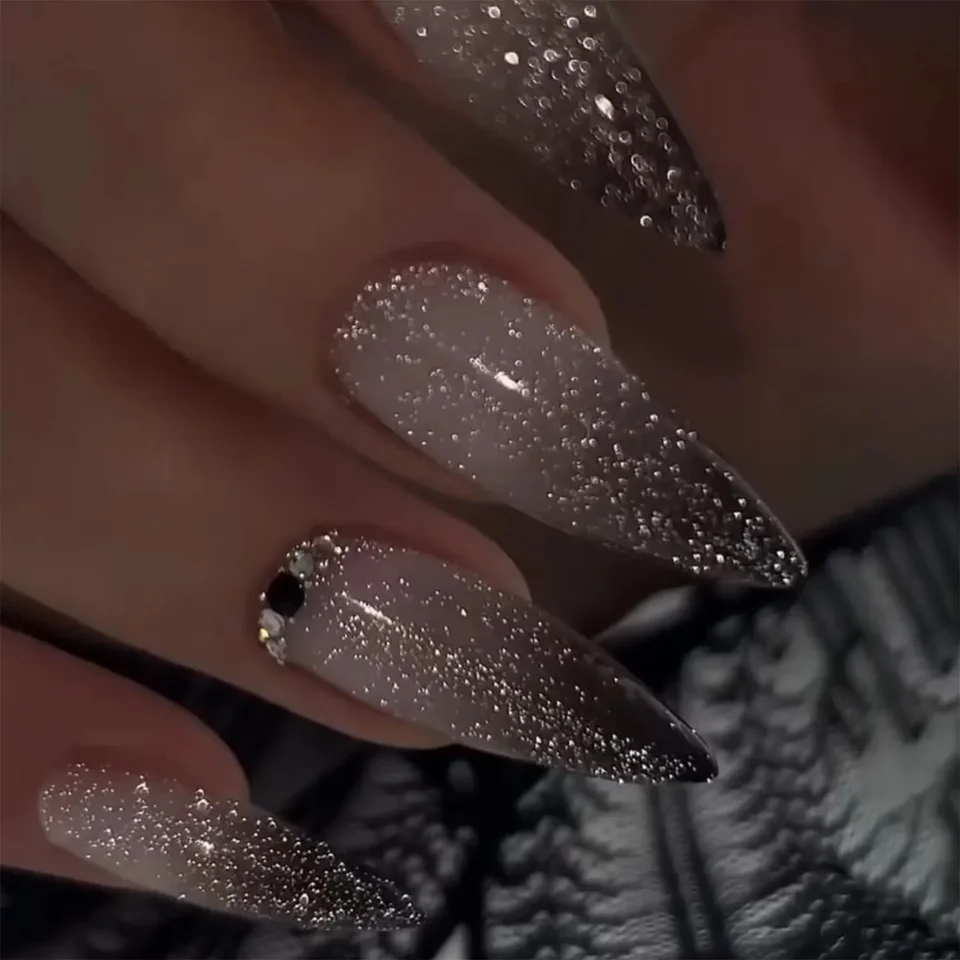 Uñas postizas extra largas puntiagudas con mariposas y perlas, estilo Y2K oscuro, con araña y pedrería, para manicura. 3
