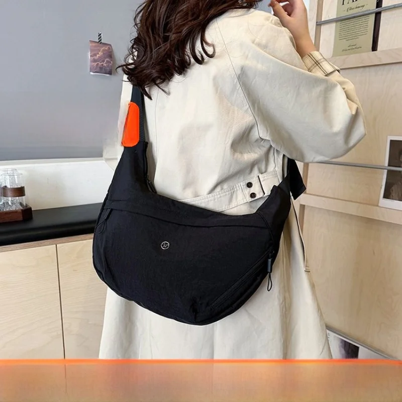 Casual Sports Fitness Large Capacity Canvas Bag Khaki Crossbody Shoulder Bag Dumpling Shape Soft Polyester  Zipper Closure