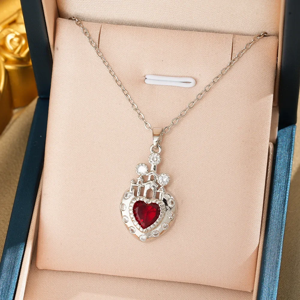 

This colorful heart-shaped necklace is specially designed for women and has a novel style