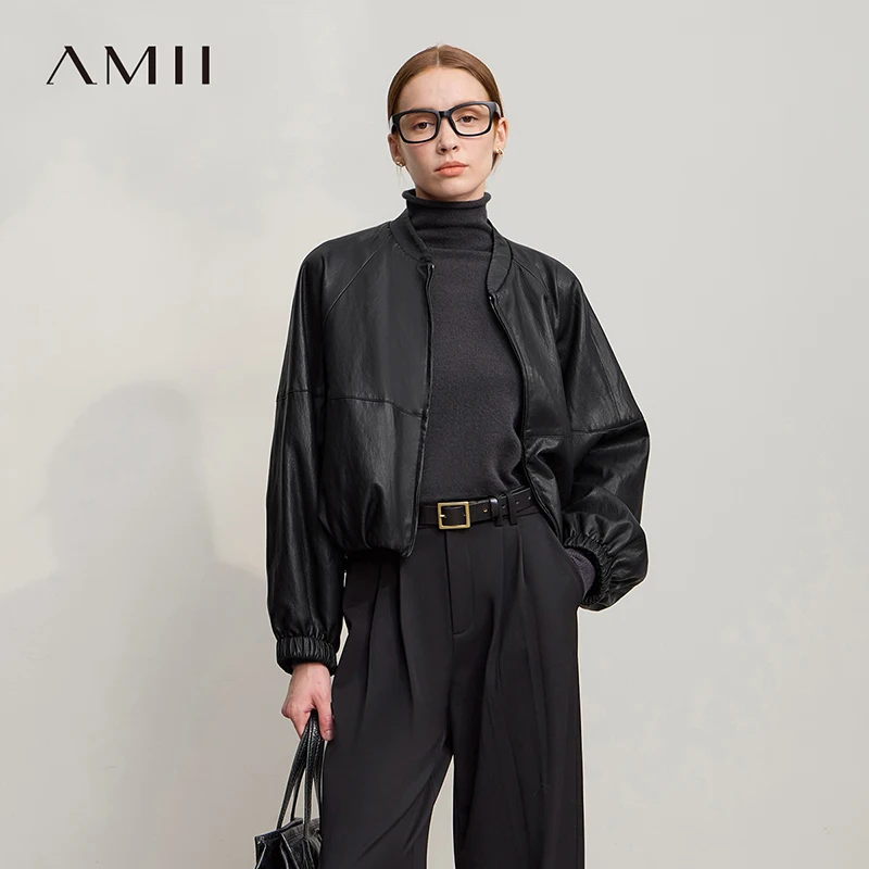เสื้อแจ็คเก็ตหนังผู้หญิง AMII รุ่นใหม่ประจำฤดูหนาวปี 2025 ทรงหลวม สั้น สีพื้น  แจ็คเก็ตหนัง PU อเนกประสงค์ แขนยาว เสื้อผ้าผู้หญิง รุ่น 12554046