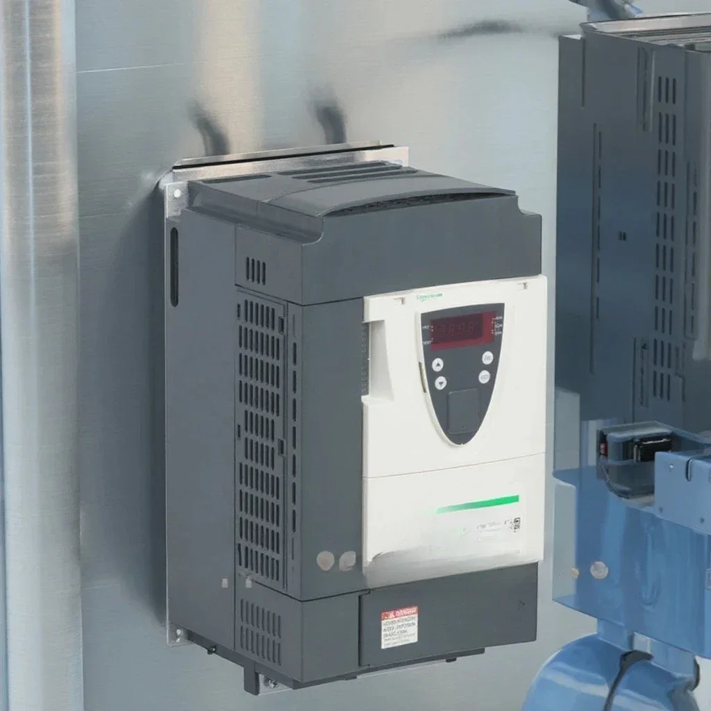 

4KW-15KW Inverter ATV71HU40N4Z Mini Motor Frequency Converter with Vector Control AC Type