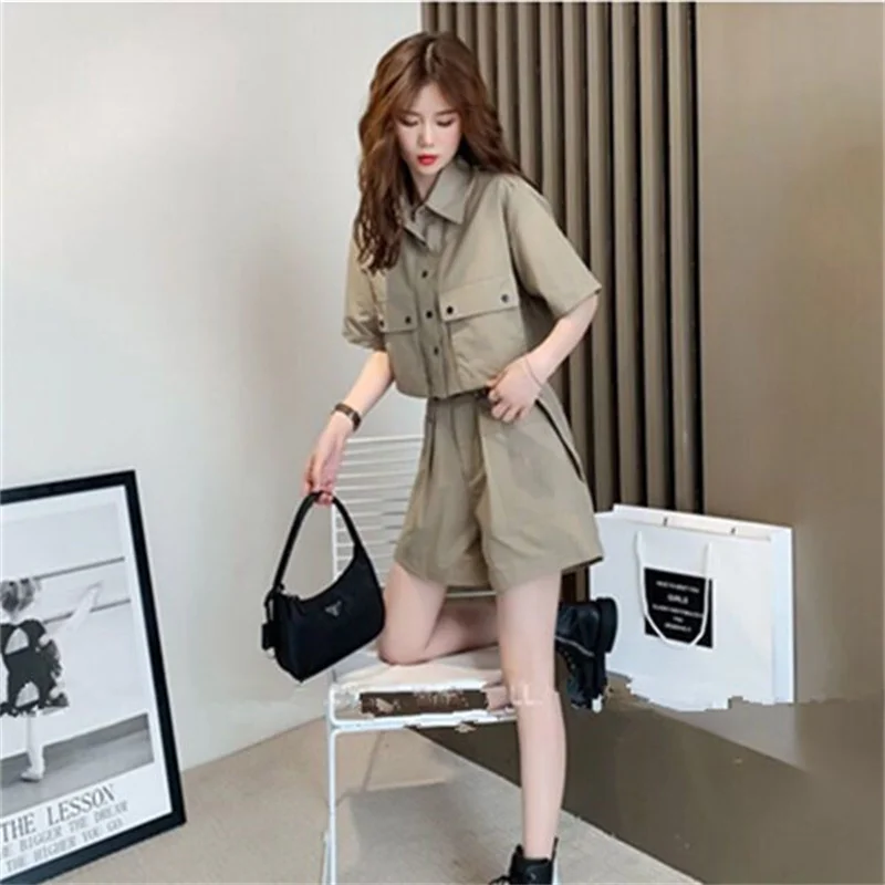 

2023 Summer Casual All-in-one Foreign Style Age-reducing Shorts Suit Female Light Ripe Hepburn Style Fashion Two-piece Set Small