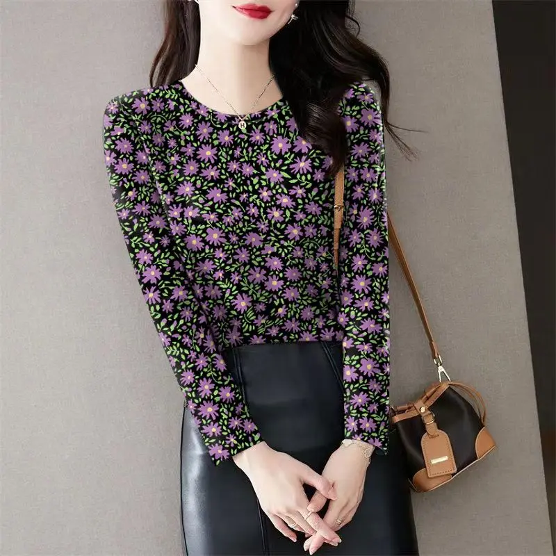 New T-shirt Women\'s Autumn Winter Long Sleeved Contrast Color Broken Flowers Retro Crew Neck Bottom Fashion Pullover Tops