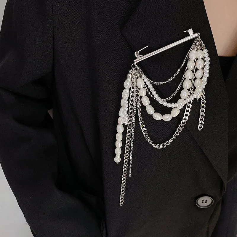 Broche de cadena en capas de perlas con borlas retro, insignia de flor en el pecho unisex de inspiración vintage, detalles de perlas elegantes, perfecto para boda