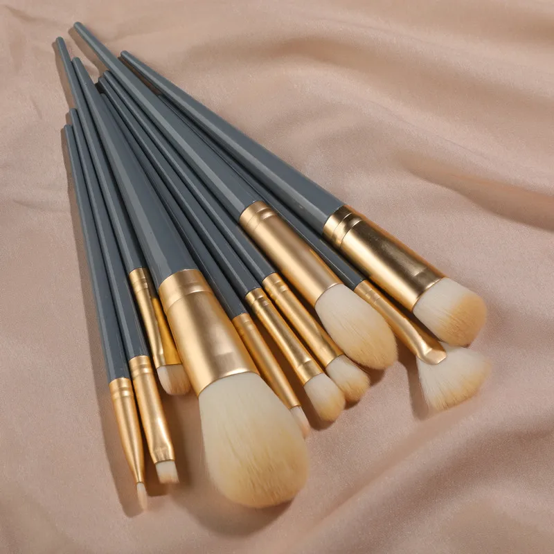 10 PCS Makeup Brushes Set Women Cheap Soft Blush FoundationBlending Concealer Eye Shadow Brush New Rare Beauty Tools Accessories