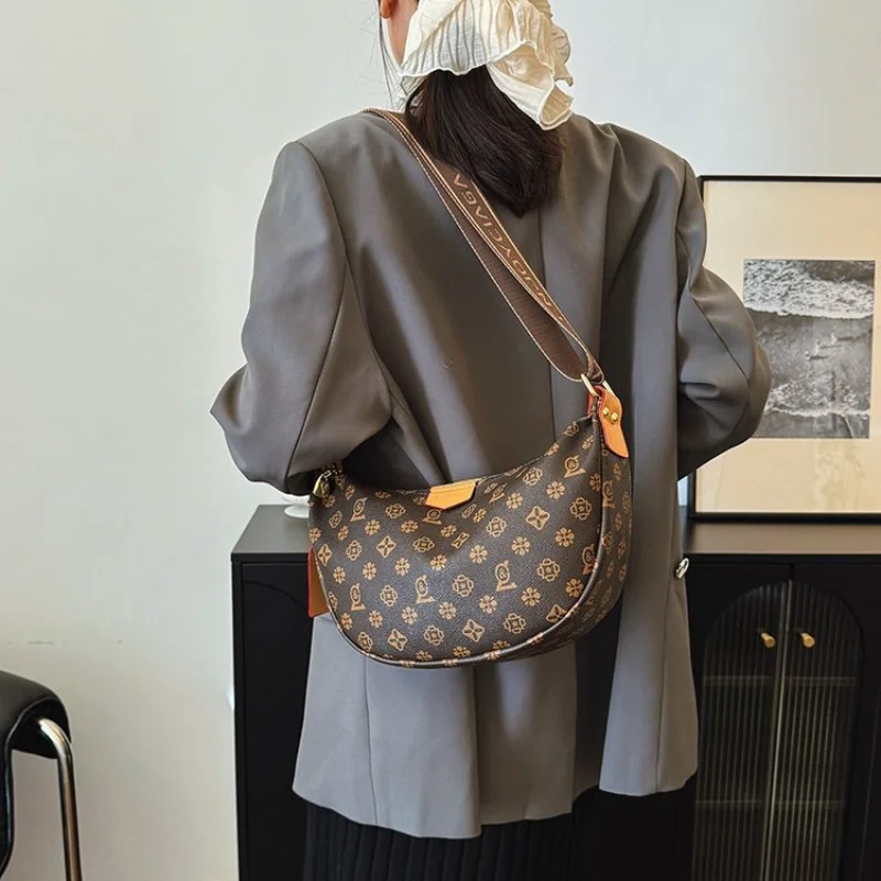 ​ Sac Hobo Vintage spacieux pour femmes 2025, sac à main à bandoulière multifonctionnel imprimé Signature, fourre-tout à large sangle pour le travail ​