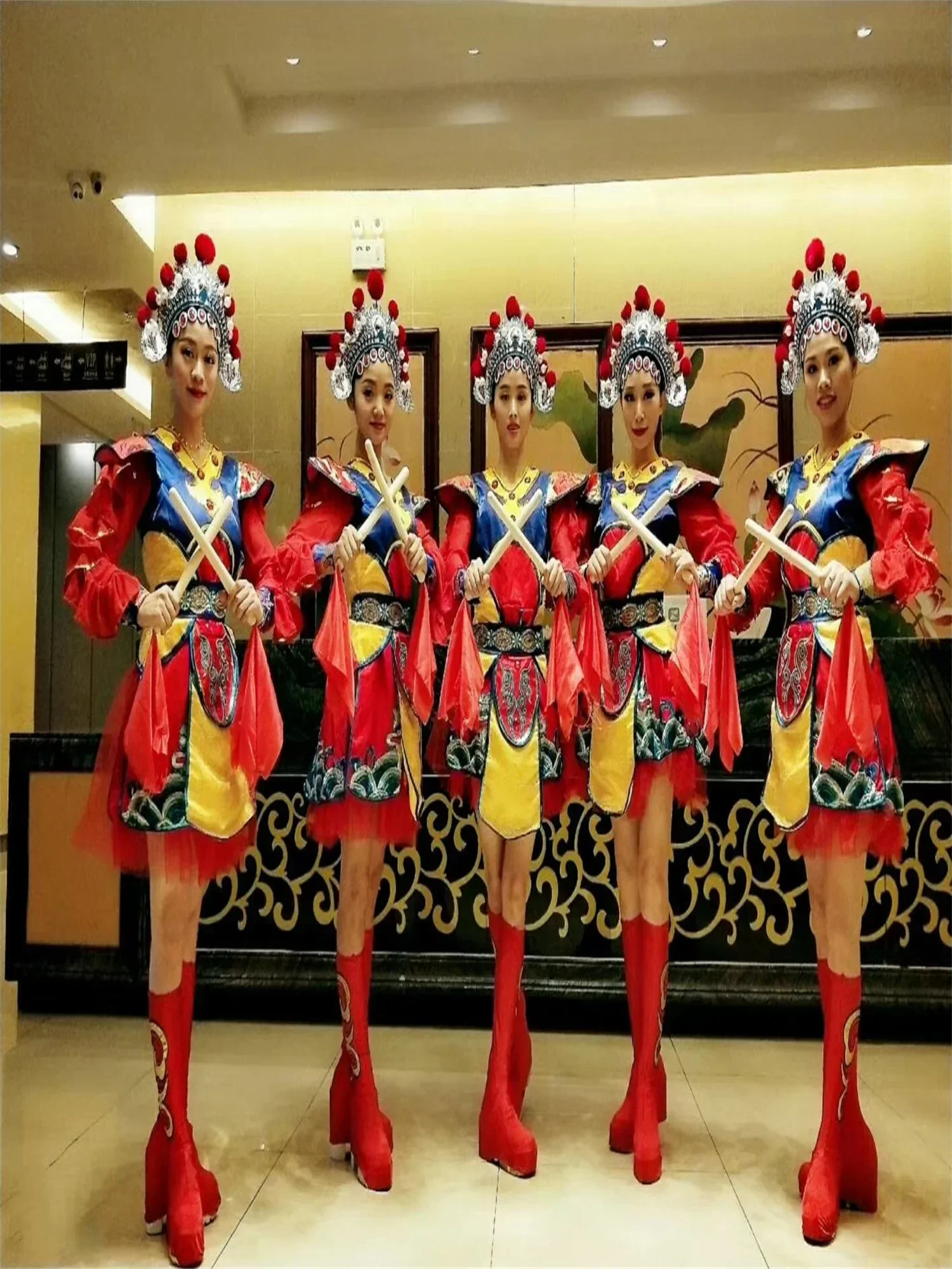 Taniec otwierany dla dorosłych Chiński bęben na wodę Bęben na talię Kostium Hua Mulan Performance Peking Opera żeński kwiat Dan 3-częściowy zestaw