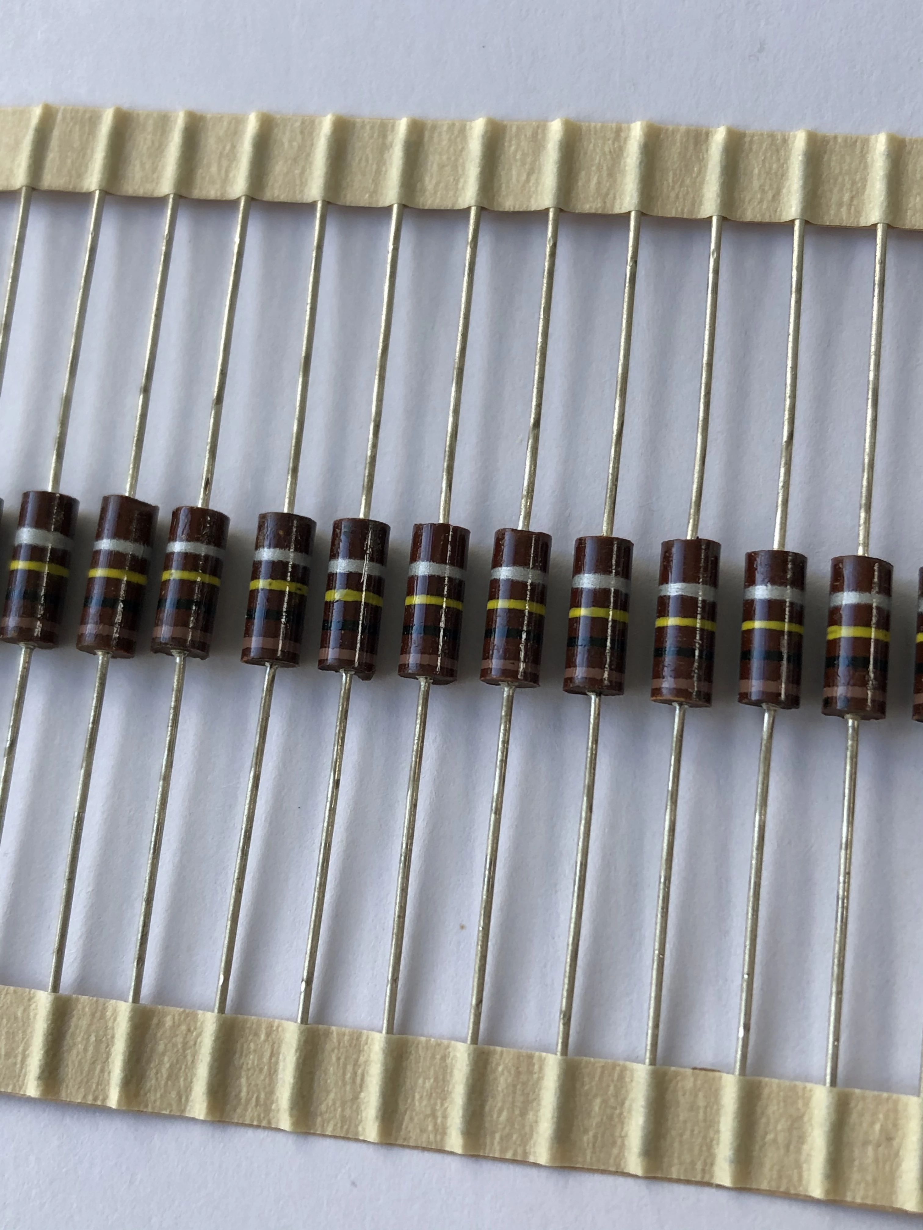 Carbon core non-inductance resistor 0.5W 100K color ring carbon core resistor 1/2W 100K size: 4X9
