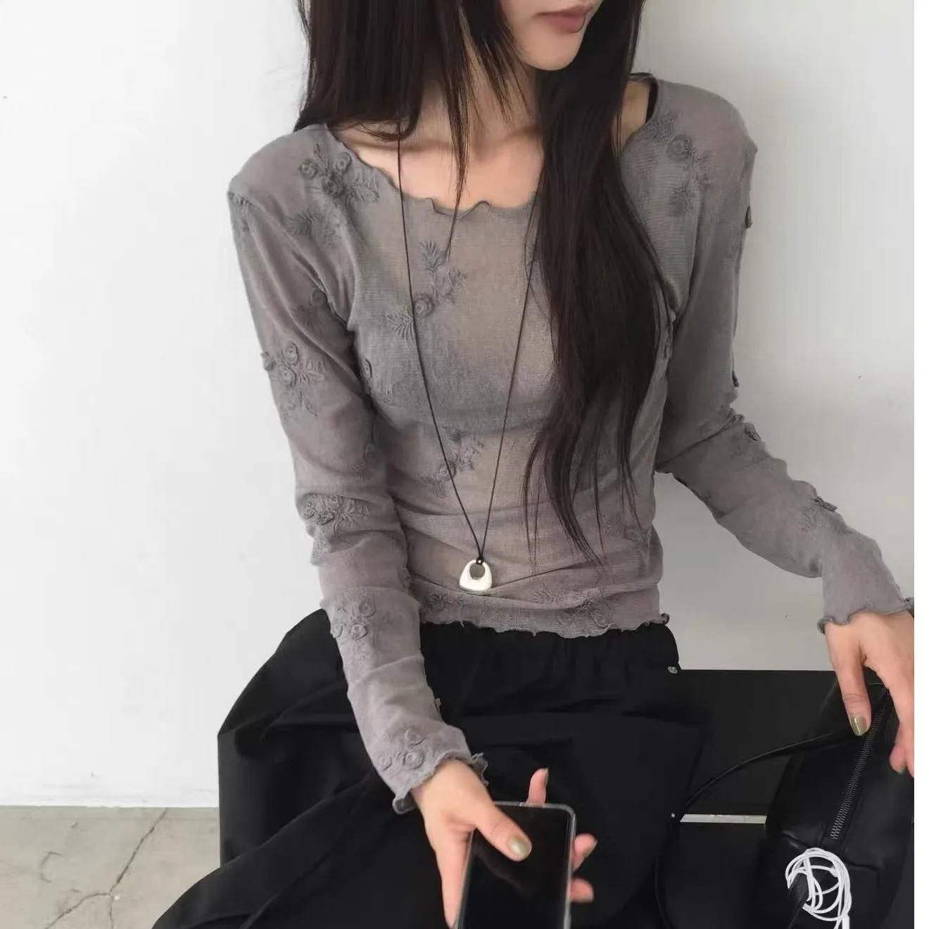 2026 New Korean Style Embroidered Thin Early Morning Base Layer Top Fashionable Casual Simple Unique Women's T-shirt