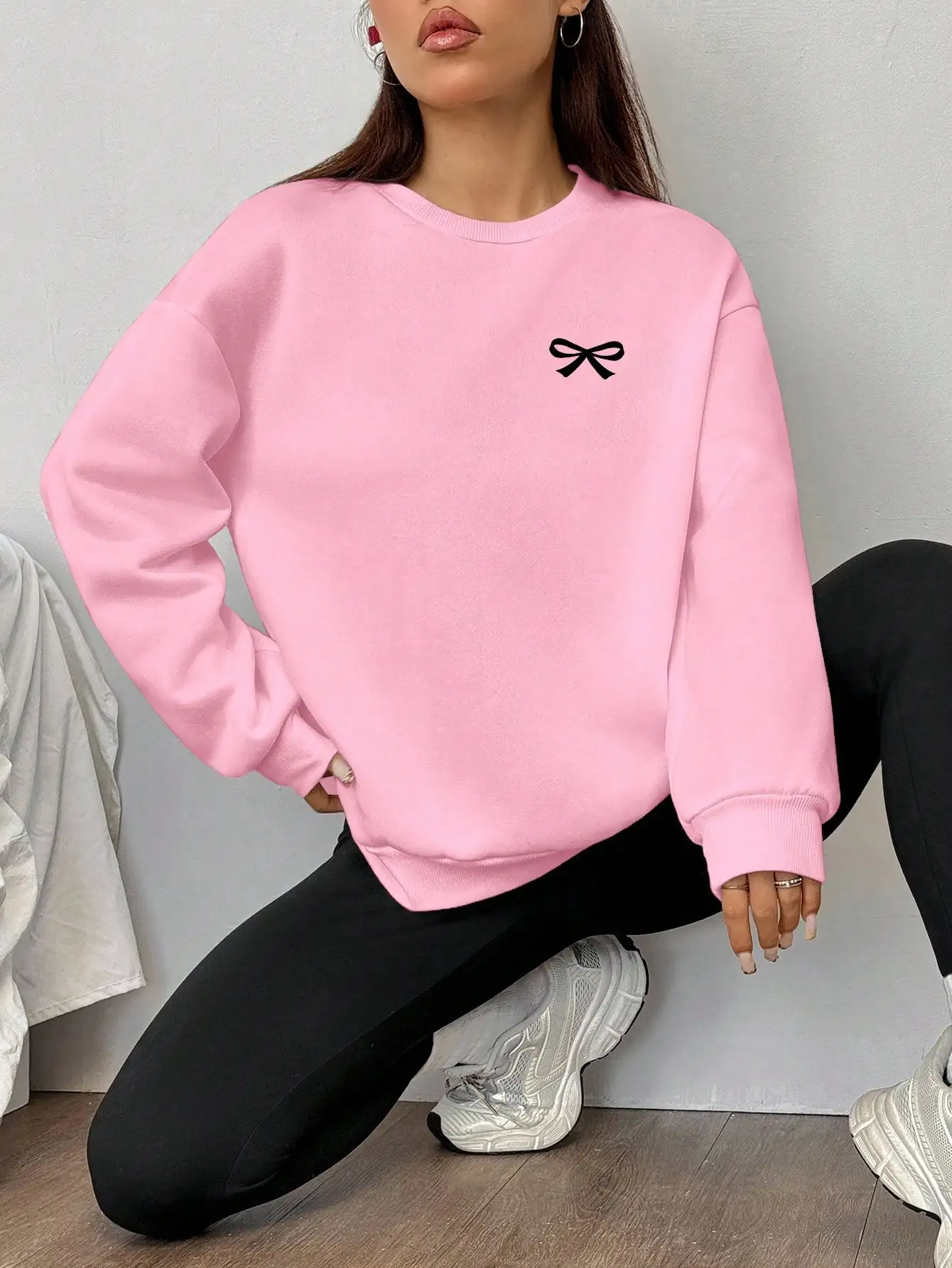 

Комплект из 2 предметов: повседневный свободный свитшот с круглым вырезом и облегающие леггинсы, с логотипом-бантом, в стиле стритвир, винтажный, для школы