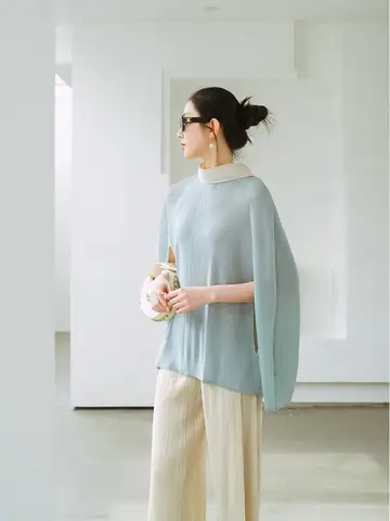 봄 여름 여성의 느슨한 민소매 후드 숄 탑 디자인 감각 Batwing 슬리브 접힌 헴라인 세련된 통근 스타일